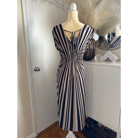 British Brand- Mina UK chevon stripped dress in navy blue and dove grey. - Picture 2 of 10